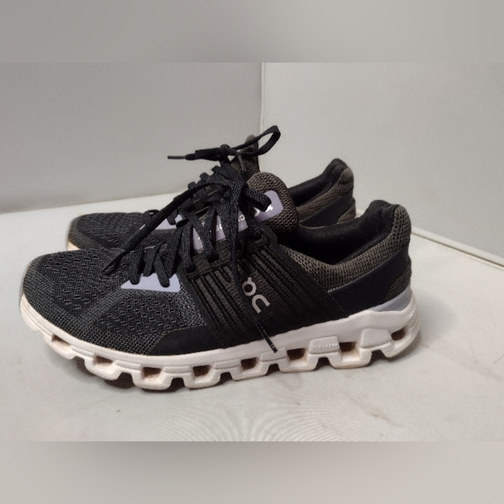 On Running Womens Cloudswift Sneakers Shoe 7.5 Black Gray Running Trail B18